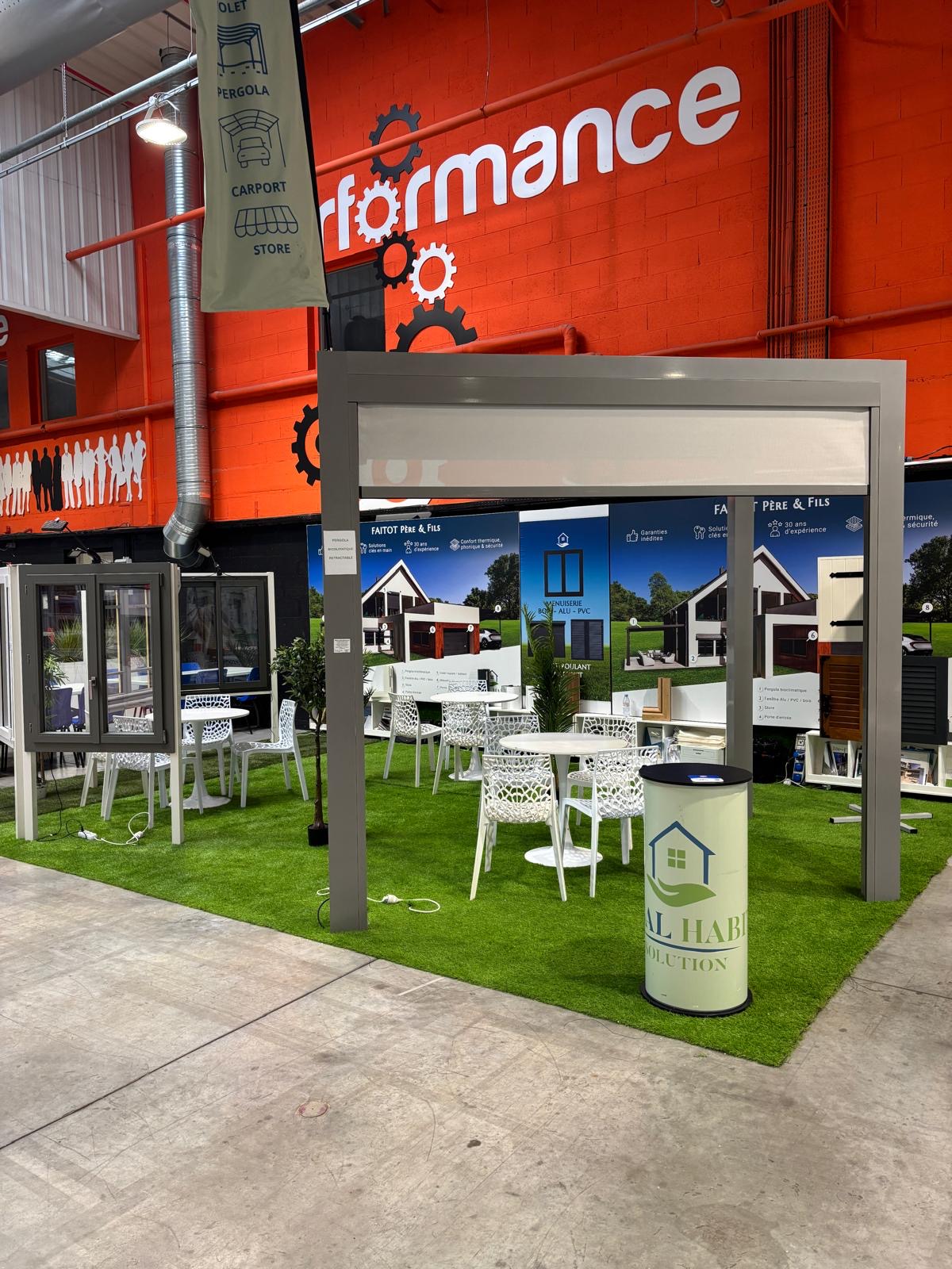 Salon Habitat Vesoul 2026 : espace exposant avec structure pergola et zone démonstration aménagement extérieur